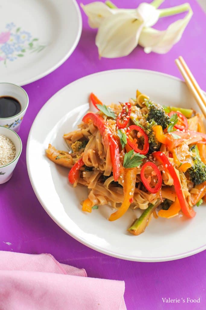FIDEA DE OREZ CU LEGUME ÎN STIL ASIATIC Rețetă + Video Valerie's Food